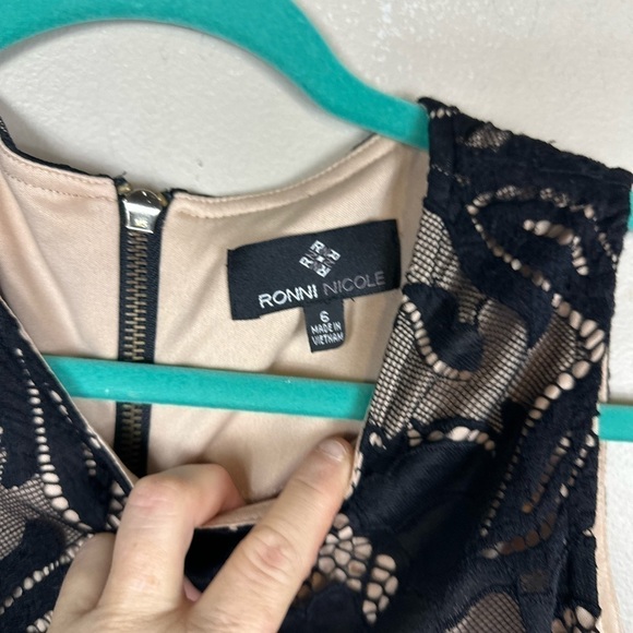 Ronni Nicole small p2p 16-1/2 length 34 like new black lace over tan dress - Picture 5 of 8